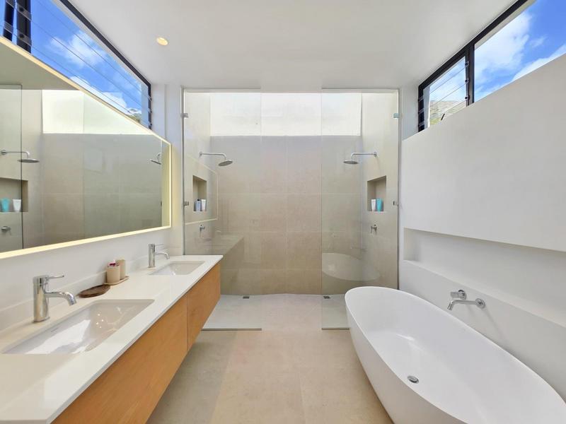 5 Bedroom Property for Sale in Green Point Western Cape